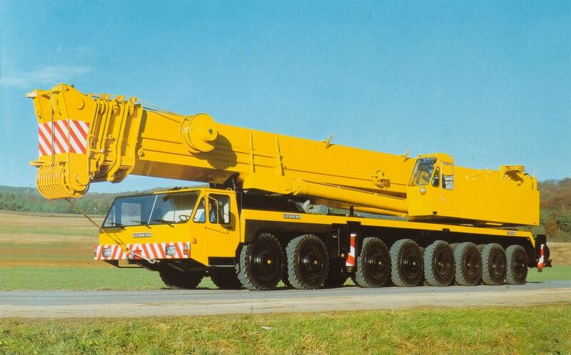 Gleiches Gesamtgewicht, dreifache Leistung: Der 96 Tonnen schwere 8-achsige All-Terrain-Kran war 1982 schon für damals beachtliche 200 Tonnen Traglast ausgelegt.  (Bild: Liebherr-Werk Ehingen)