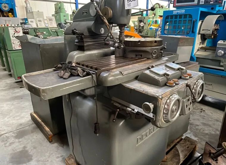 Ersteigert werden kann auch eine Schleifmaschine von Deckel namens LK11445. (Bild: Surplex)