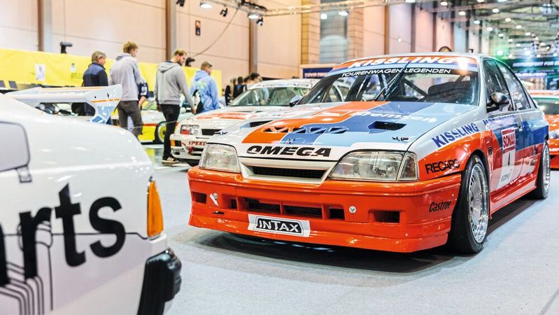 Getunte Old- und Youngtimer sind ein Teil der Essen Motor Show, im Jahr 2025 zum letzten Mal versammelt im Classic & Prestige Salon.(Bild:  Messe Essen)
