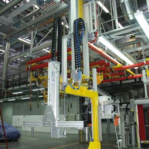 Das Angebot: Die Kabelschlepp-Energieführungssysteme Mono, Uniflex und Robotrax an Innotech-Handhabungsgeräten.