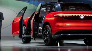 VW-Chef Herbert Diess präsentiert den ID Roomzz in Shanghai.  (Volkswagen)