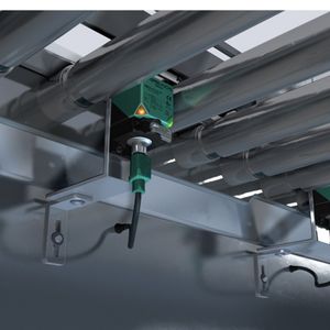 Reduktionsfaktor-1-Sensoren in der Fördertechnik erkennen jedes Objekt – egal aus welchem Metall mit demselben Abstand.