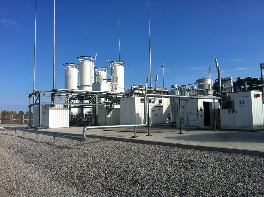 Anlage_mit_blauem_Himmel ()