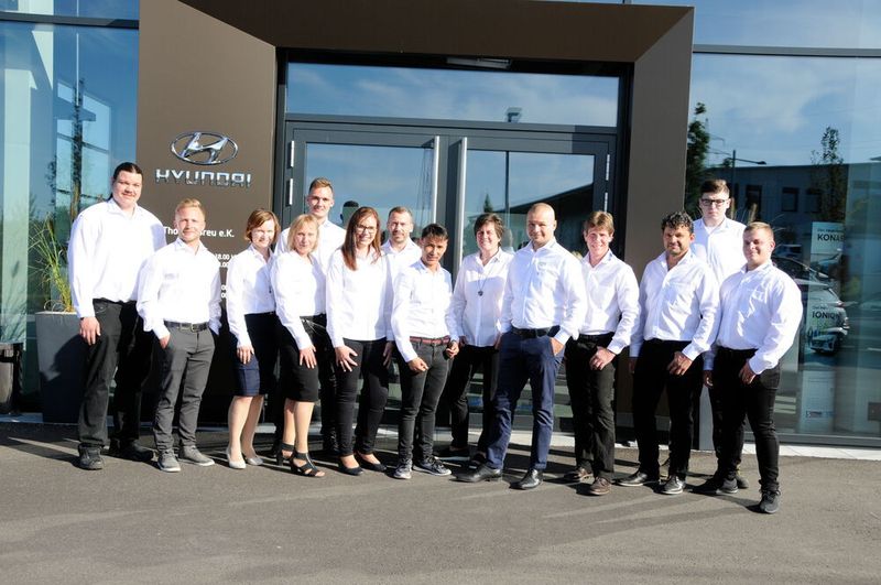 Im Autohaus sind 15 Mitarbeiter tätig. (Autohaus Breu)