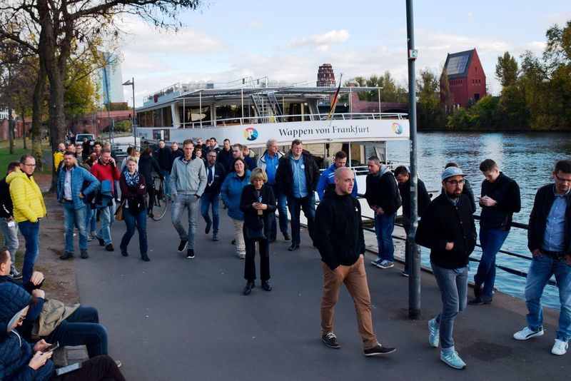 Die Flussrundfahrt in Frankfurt war eine willkommene Ergänzung des gelungenen Seminarprogramms. (Schweitzer)