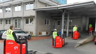 An vier seiner Standorte führt CTL jetzt 54 Linde-Doppelstock-Hochhubwagen als Fahrermithilfegeräte ein. (Lindig)