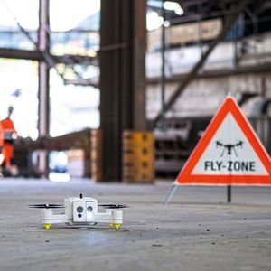 Mit der FireDrone lassen sich auch Industrieanlagen inspizieren.(Bild:  Empa)