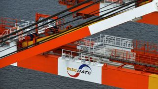 Die neuen Containerbrücken sollen zwei ältere und kleinere Brücken in Bremerhaven ersetzen. (Eurogate)