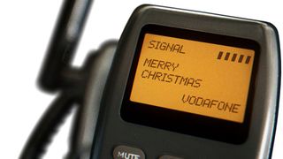 Die allererste SMS der Welt wurde im Vodafone-Netz vor genau drei Jahrzehnten übermittelt. Empfangen wurde sie von Vodafone-Mitarbeiter Richard Jarvis auf einer Weihnachtsfeier am 3. Dezember 1992. (Bild: Vodafone)