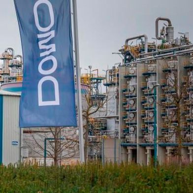 Der Chemiepark Leuna steht nach dem Produktionsstopp bei Domo Chemicals vor einer ungewissen Zukunft, während Politik und Insolvenzverwaltung nach Lösungen zur Standortsicherung suchen. (Bild: Domo)