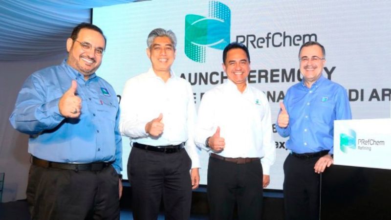 From left to right: Datuk Md Arif Mahmood, Executive Vice President Downstream, Petronas; Tan Sri Wan Zulkiflee Wan Ariffin, President & CEO, Petronas and Amin Nasser, President & CEO, Saudi Aramco. (Saudi Arabian Oil Co.)