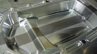 Die Oberflächen von Spritzgießwerkzeugen oder Formen für den Zinkdruckguss benötigen meist Trennmittel, um die Bauteile zu entformen, die in ihnen entstehen. Das ist teuer und kostet auch Zeit. Forscher empfehlen deshalb die in der Praxis bereits mit Erfolg getestete Ultraplas-Schicht. (Bild: Tool Pool)