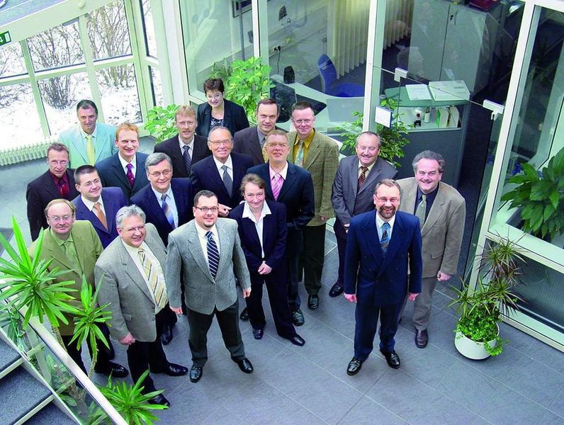 6 Das Team: Erfolgreiche Dienstleister sind zum Vorteil des Kunden aufgabenbezogen organisiert. Außergewöhnliche Flexibilität in der Projektabwicklung und konsequente Projektführung verlangen eine flache Hierarchie für die technische Mannschaft. (Archiv: Vogel Business Media)