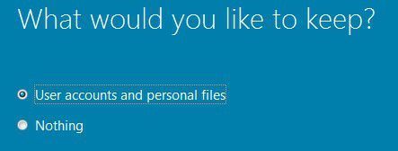 Wählen Sie als Nächstes aus, ob Benutzerkonten und gespeicherte Daten vorhanden bleiben sollen. Wie beim Refresh bleiben Dateien erhalten. Die Reparaturinstallation ist einer der Wege, Windows 8 wiederherzustellen, wenn das System nicht mehr funktioniert. Nach der Installation startet Windows 8 automatisch neu. (Archiv: Vogel Business Media)