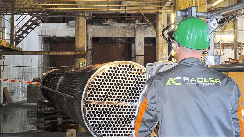 Vollständige Regeneration eines 3 m langen Rohrs in 3 min durch RTC-Reinigung (AC-Rädler Umwelttechnik)