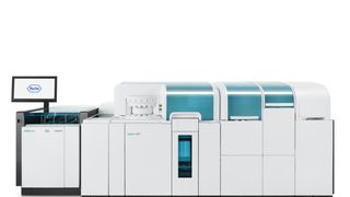 Die cobas Mass Spec-Lösung ist eine neuartige In-vitro-Diagnostik (IVD)-Lösung, die Massenspektrometrie als Messtechnologie nutzt.  (Bild: © MARTIN TERVOORT / Roche Diagnostics )