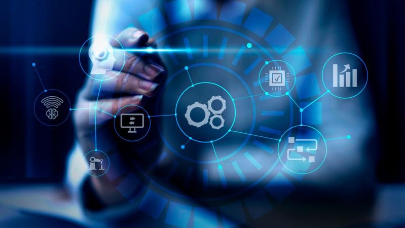 Automatisierte Prozesse in Risikobewertung, Schadenbearbeitung und Kundenservice setzen leistungsfähige und souveräne KI-Infrastrukturen voraus.  (Bild: ©  Adobe Stock, Ekaterina Pereslavtseva)
