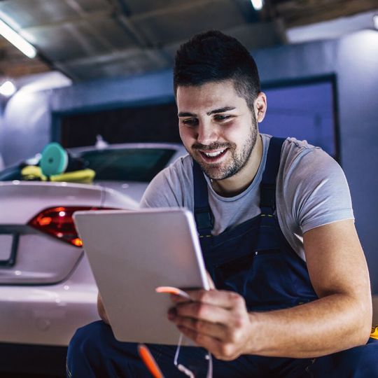 Teilebestellung ist ohne das Internet heute nicht mehr vorstellbar.(Bild:  © bernardbodo - stock.adobe.com)