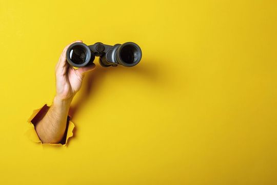 Hoch qualifizierte Spezialisten sind schwer zu finden – und in der Regel noch schwerer abzuwerben.(Bild:  Alex - stock.adobe.com)