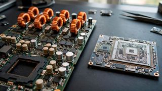 EPC’s EPC2361 GaN FETs power a 4 kW interleaved buck-boost reference design, with reported efficiency of up to 98.8%. (Bild: © fotogenei - stock.adobe.com)