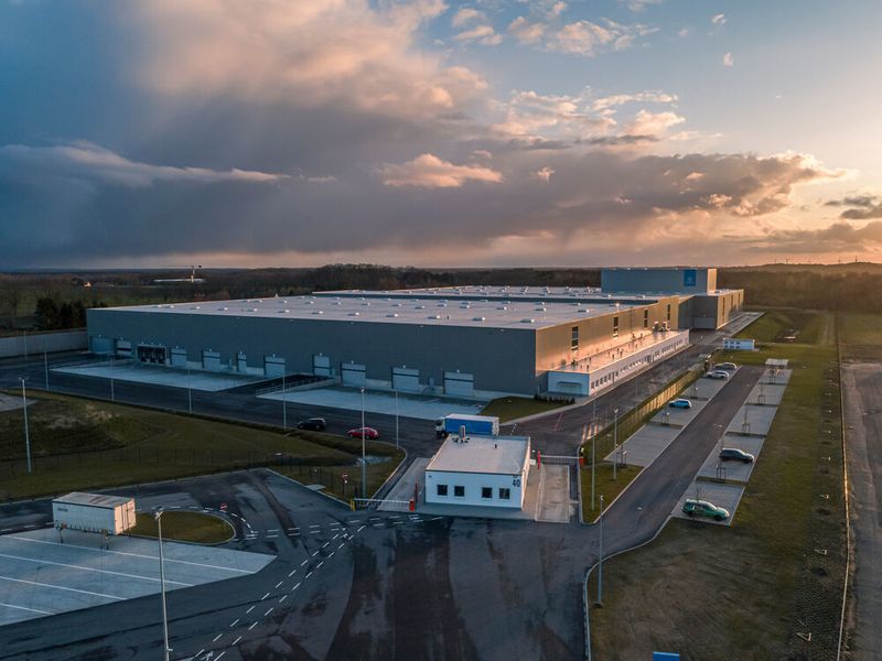 Das neue Thyssenkrupp-Materials-Logistikcenter läuft! Für das Werkstoffgeschäft soll es in Sachen Produktivität, Digitalisierung und Vernetzung neue Standards setzen. 60 Millionen Euro wurden investiert. (Thyssenkrupp)