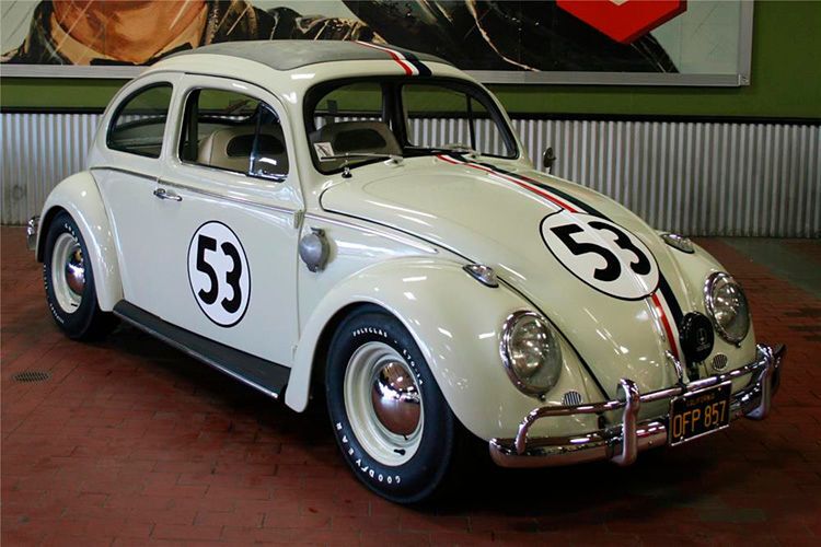 Der berühmteste Filmstar unter den Käfern, nämlich der Alleskönner „Herbie“ war zugleich mit 126.500 Dollar (120.000 Euro) der bisher teuerste. (Barrett-Jackson)