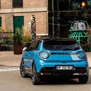 Im Großstadtverkehr spielt der Micra sein praktisches Format und seine Wendigkeit gut aus. (Bild: Nissan)