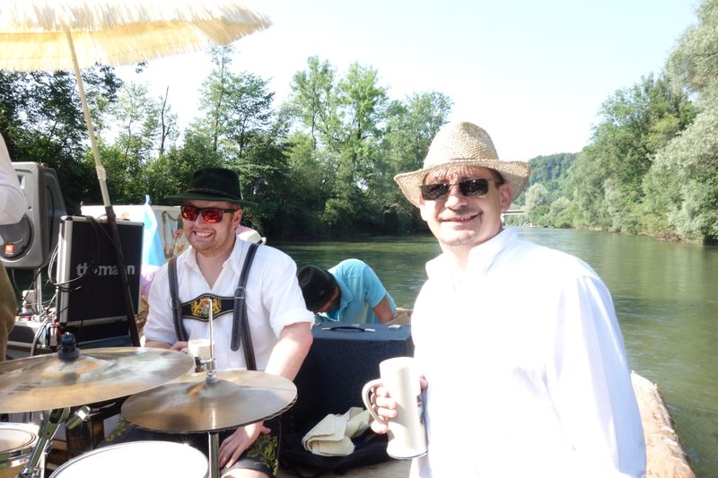 Stephan M. Peters, NEC gibt der Band den Takt an (IT-BUSINESS)