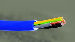 Das trink- chlor- und salzwasserbeständige Kabel Helupower Aquatic-750-Blue mit Zulassung für Trinkwasser nach DVGW Standard W 270 gibt es in Standardlängen. (Helukabel)