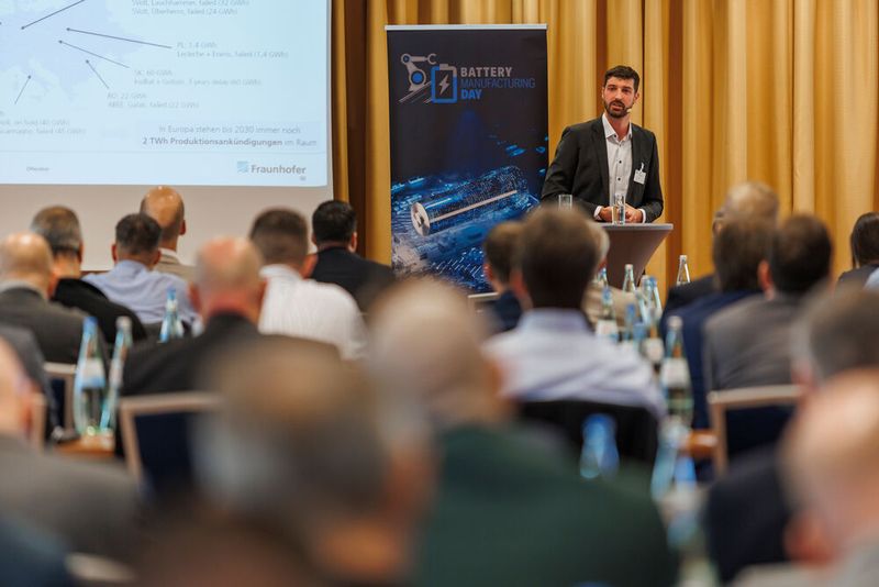 Tim Wicke, Fraunhofer ISI, predicted that 50 to 60 percent of Europe's battery cell demand in 2030 will very likely be met by domestic production. (Image:Eidens-Holl)