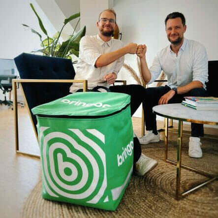 (Robert Kosobucki, CO-Gründer von Bringoo (links), begrüßt Artur Schreiber als neuen Strategic Advisor. (Bild: Bringoo))