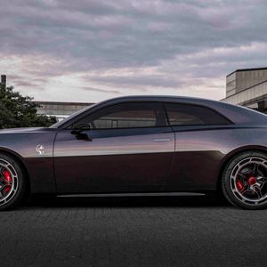 Anders als der aktuelle Charger verzichtet das Konzeptfahrzeug auf Fondtüren.(Bild:  Dodge)