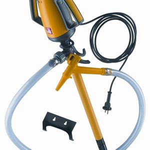 Das Pumpenset, bestehend aus Pumpe, PVC-Schlauch, Zapfventil und Aufhängevorrichtung, wird gebrauchsfertig angeboten. 