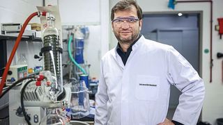 Prof. Dr. Thorsten Glaser von der Universität Bielefeld leitet die neue Forschungsgruppe „Bioinspirierte Oxidationskatalyse mit Eisenkomplexen“ (Bild: Universität Bielefeld/S. Jonek)