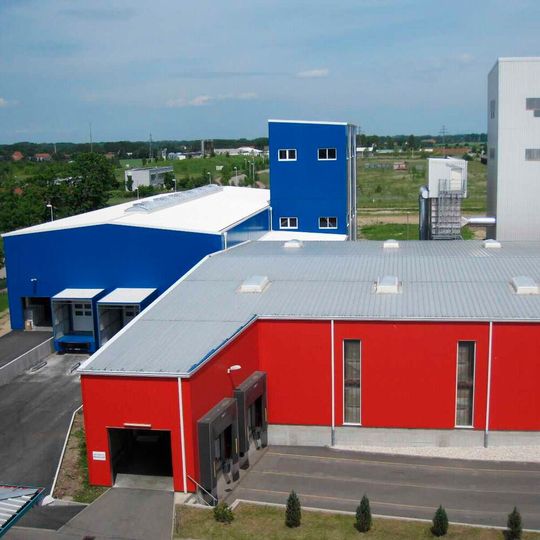 Die neue Anlage am Standort Elsteraue kann mehr als 10.000 Tonnen Wachsemulsionen auf Wasserbasis und Spezialadditive wie Pulverentschäumer pro Jahr produzieren. (Bild:  Münzing)