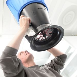 Die Überprüfung von Raumluftanalagen im EMBL darf nur von speziell geschulten Mitarbeitern durchgeführt werden.