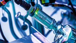Mit dem Sensor iTherm Trustsens lässt sich erstmals eine prozessabhängige automatische Inline-Kalibrierung in sehr kurzen Kalibrierintervallen durchführen.  (Endress+Hauser)