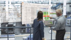 Ganttplan Analytics & Confirmation: Dashboards zeigen Plan‑gegen‑Ist‑Vergleich, Abweichungen und Kennzahlen in der Produktionsübersicht. (Bild: Bildkomposition Dualis/Gorodenkoff@AdobeStock)