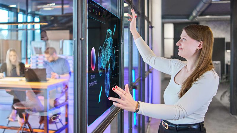 Mit dem Projekt Engage-KI starten it’s OWL und Fraunhofer IEM eine Leistungsoffensive für den Ingenieursalltag. Unternehmen sollen bis Ende 2026 testen, welche KI-Anwendungen in Produktentwicklung, Konstruktion und Engineering verlässlich helfen.(Bild:  Fraunhofer IEM/Janosch Gruschczyk, Tommy Falkowski)