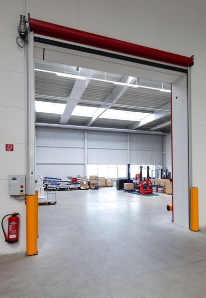 Das Logistikzentrum besteht aus mehreren Lagerabschnitten. (Bild: Freyler)