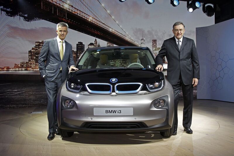 Weltpremiere des BMW i3 in New York City - v.l. Dr. Norbert Reithofer, Vorsitzender des Vorstands der BMW; Peter Schwarzenbauer, Mitglied des Vorstands der BMW, MINI, BMW Motorrad, Rolls-Royce, Aftersales BMW Group. (BMW Group)