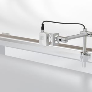 Flexible Lösung mit viel Potenzial: Einsatz eines VO33 bei der berührungslosen, schlupffreien und oberflächenunabhängigen Wegmessung.  (Bild: IPF Electronic GmbH)