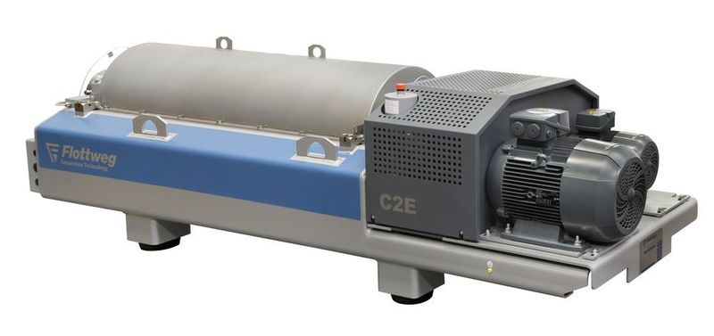 Die C2E verfügt auch über Flottwegs patentierten Simp Drive. Der Antrieb regelt die Differenzdrehzahl zwischen der Dekantertrommel und der Dekanterschnecke in Abhängigkeit des Schneckendrehmoments. (Flottweg)