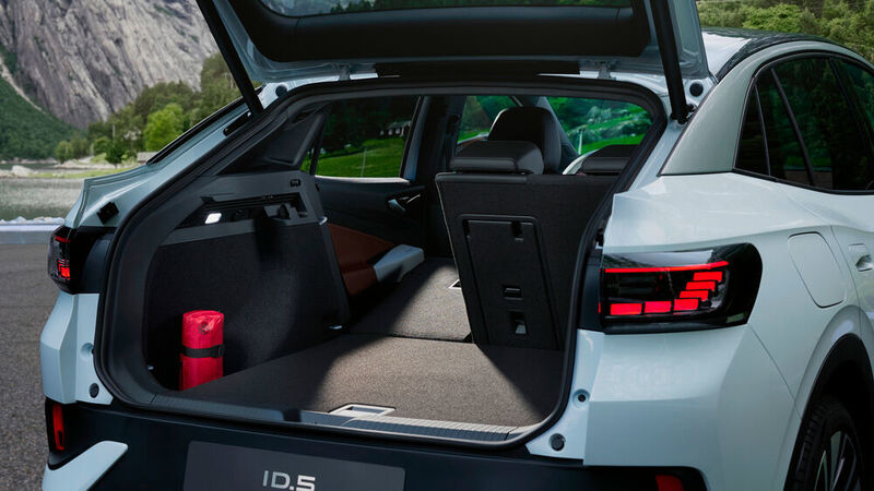 Standardmäßig fasst der Kofferraum 549 Liter, mit umgeklappten Rücksitzlehnen werden 1.561 Liter daraus. (Volkswagen)