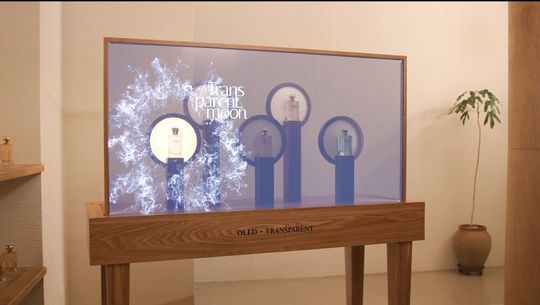 Das neue transparente 30"-OLED im Sortiment von Hy-Line.(Bild:  Hy-Line)