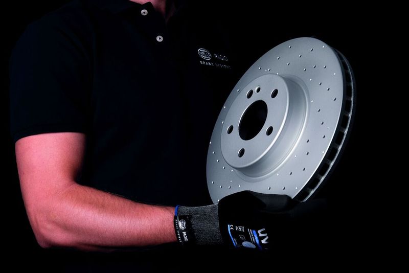 Hochgekohlte und beschichtete Bremsscheiben in OE Qualität. (Bild: Hella Pagid GmbH )