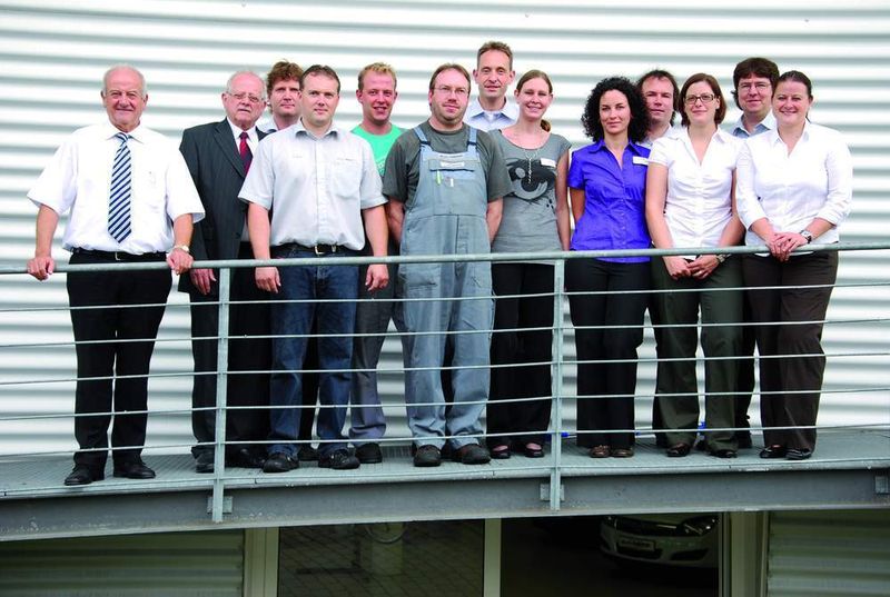 Hartmut und Klaus Neff (li.) sowie Kristina und Sibylle Neff (re.) machen sich mit ihrem Serviceteam zum Stadtgespräch. (Archiv: Vogel Business Media)