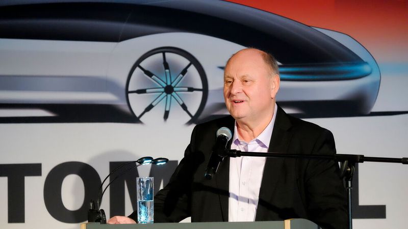 Helmut Peter, Präsident des Kfz-Gewerbes Thüringen, bei der Eröffnung der 16. Erfurter Automesse (Bild: Zietz - VCG)