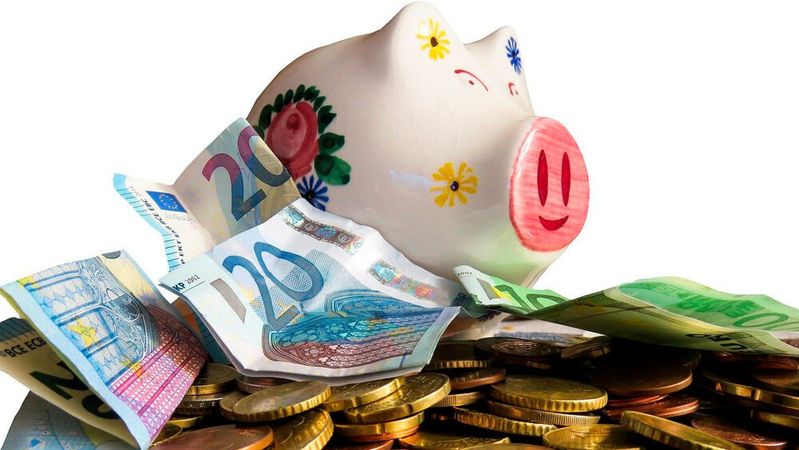 Wer sich ein E-Auto angeschafft hat, kann sich eine Prämie oder auch Gutscheine sichern. Ansprechpartner des Kunden ist sein Autohaus. (Bild:  gemeinfrei /  Pixabay)