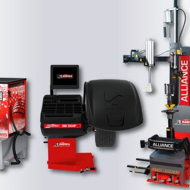 Zum Paket gehören die Radwaschmaschine 4x4 HP, die Auswuchtmaschine BM 1300 P und die Montiermaschine Jet Alliance. (Bild: Haweka)